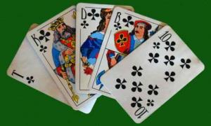 Tarot rozložil tři karty v blízké budoucnosti