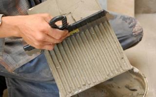 Utasítások a csempe padlóra fektetéséhez - lépésről lépésre útmutató az otthoni kézműves számára
