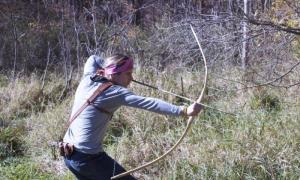 Seguindo os passos de Robin Hood: como fazer um arco com as próprias mãos