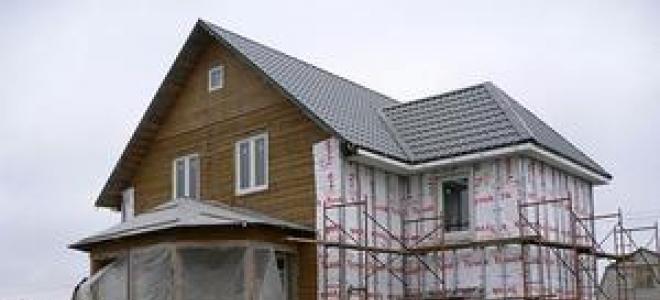 Cómo revestir el exterior de una casa de madera: los mejores tipos de materiales y tecnologías para su instalación.