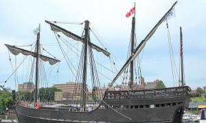 کشتی‌های کریستف کلمب: سانتا ماریا، پینتا و نینا کشتی‌ای که کلمب در آن حرکت می‌کرد.